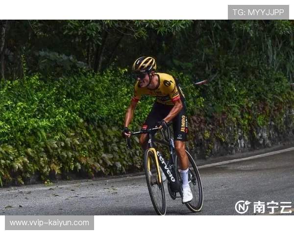 自行车计时赛：选手摔车仍登领奖台