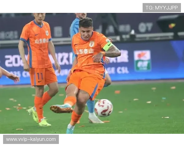 山东泰山被逼出连续防守,后撤补位极为吃紧